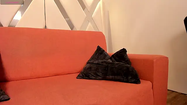 Snapshot of saracorraless chatting on December 6, 10:30 pm saracorraless online show from December 6, 10:30 pm