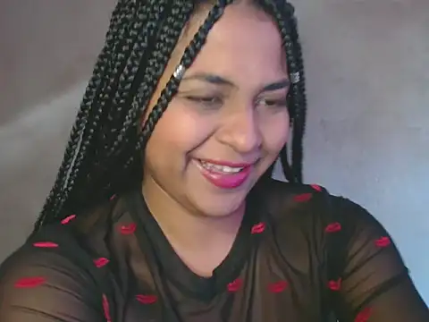 Snapshot of Giselabrunette25 chatting on January 12, 12:23 pm Giselabrunette25 online show from January 12, 12:23 pm