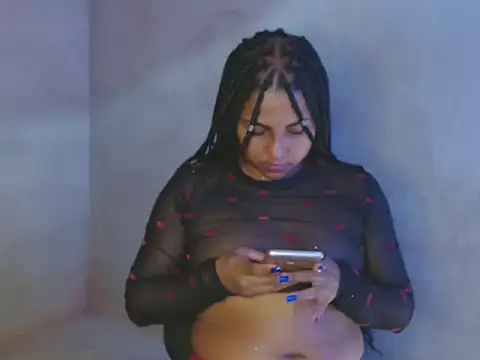 Snapshot of Giselabrunette25 chatting on January 14, 4:29 pm Giselabrunette25 online show from January 14, 4:29 pm