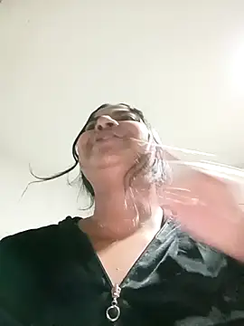 Snapshot of Giselabrunette25 chatting on September 19, 12:23 am Giselabrunette25 online show from September 19, 12:23 am