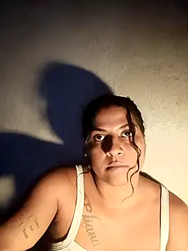 Snapshot of Giselabrunette25 chatting on October 16, 10:27 am Giselabrunette25 online show from October 16, 10:27 am