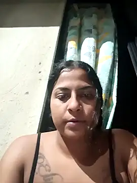 Snapshot of Giselabrunette25 chatting on November 28, 3:31 am Giselabrunette25 online show from November 28, 3:31 am