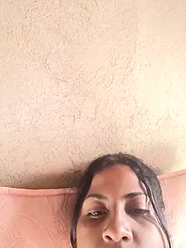 Snapshot of Giselabrunette25 chatting on December 21, 2:24 pm Giselabrunette25 online show from December 21, 2:24 pm