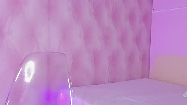 Hilary-banks online show from February 19, 7:50 am