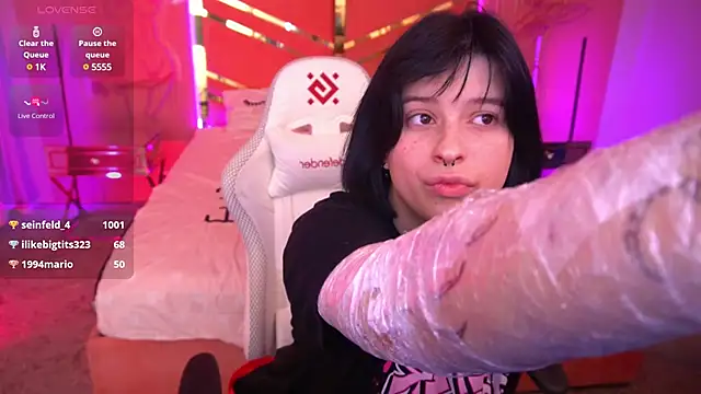 Miki Kivi online show from March 11, 8:09 pm