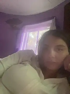 Snapshot of itzcheyduh chatting on October 8, 11:13 pm itzcheyduh online show from October 8, 11:13 pm