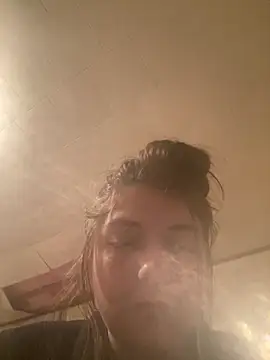 Snapshot of itzcheyduh chatting on February 24, 2:53 am itzcheyduh online show from February 24, 2:53 am