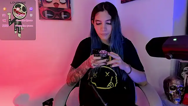 Snapshot of sofi_pretty_uwu- chatting on April 28, 2:27 am sofi pretty uwu- online show from April 28, 2:27 am