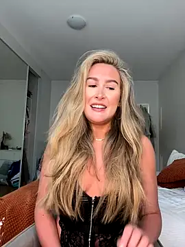 Snapshot of heidihulaa chatting on October 15, 7:19 am heidihulaa online show from October 15, 7:19 am