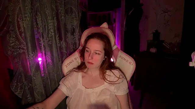 Snapshot of pearl_princess_ chatting on April 8, 2:11 am pearl princess online show from April 8, 2:11 am