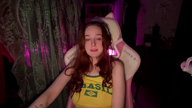 Snapshot of pearl_princess_ chatting on April 16, 3:18 am pearl princess online show from April 16, 3:18 am