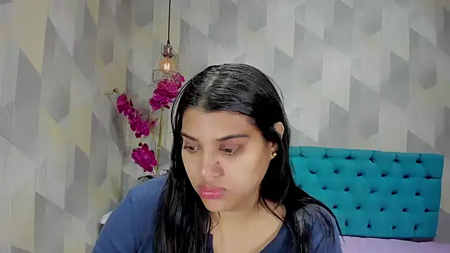 LindaBreeS online show from October 31, 1:45 pm