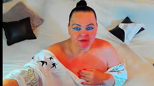 Snapshot of MilanaBiegert chatting on December 28, 12:04 am MilanaBiegert online show from December 28, 12:04 am