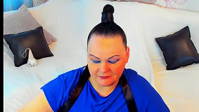 Snapshot of MilanaBiegert chatting on December 31, 12:25 pm MilanaBiegert online show from December 31, 12:25 pm