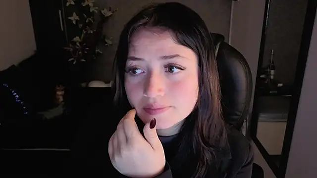 almma shy online show from November 12, 1:33 pm