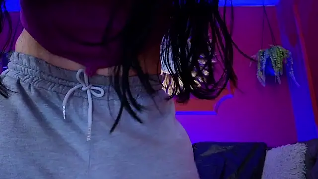 Julieta Russell online show from April 13, 11:59 am