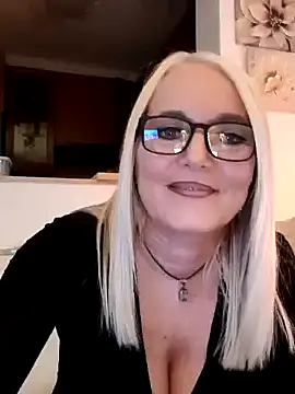 Snapshot of kikkastar chatting on January 16, 8:03 pm kikkastar online show from January 16, 8:03 pm