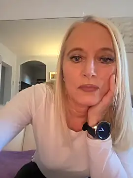 Snapshot of kikkastar chatting on March 6, 1:03 pm kikkastar online show from March 6, 1:03 pm