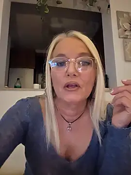 Snapshot of kikkastar chatting on March 12, 8:20 pm kikkastar online show from March 12, 8:20 pm