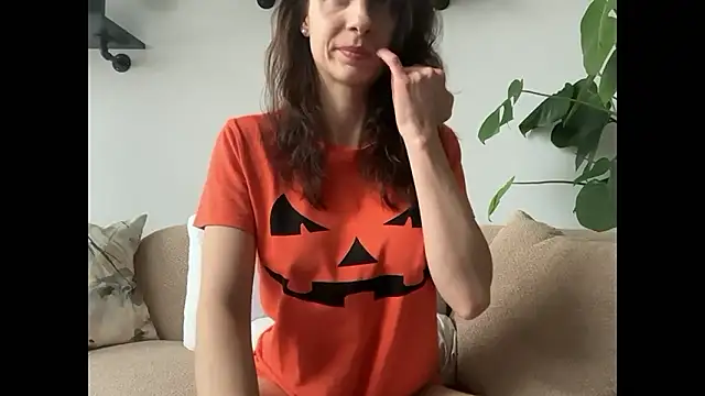 Snapshot of Mary_Wet chatting on October 17, 11:57 am Mary Wet online show from October 17, 11:57 am