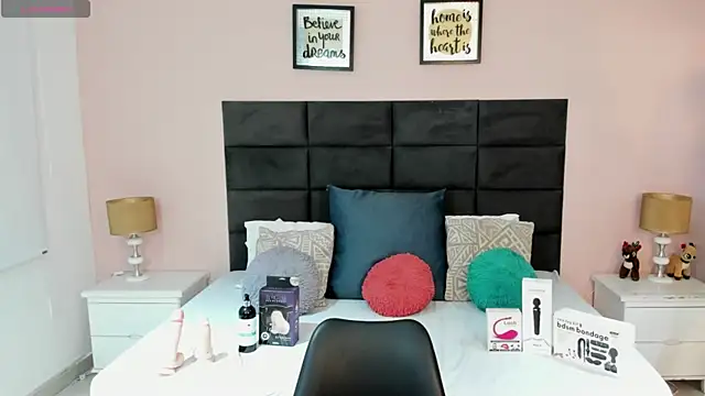 Snapshot of MadisonJenner chatting on November 15, 12:56 pm MadisonJenner online show from November 15, 12:56 pm