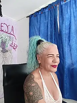 freyadevil333 online show from April 15, 9:37 pm