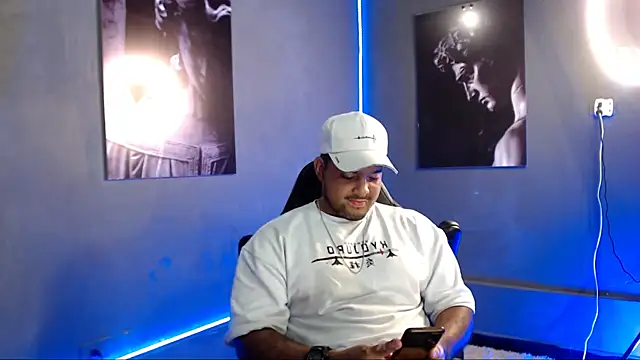 Big furry bear13 online show from September 22, 5:09 am