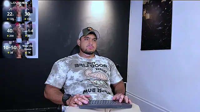 Big furry bear13 online show from April 2, 6:00 am