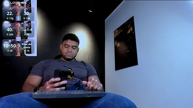 Big furry bear13 online show from April 9, 6:13 am