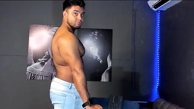 Big furry bear13 online show from June 4, 5:13 am