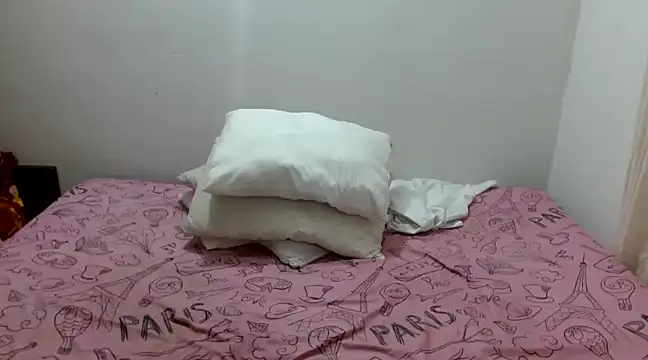 Snapshot of Sweet_bigass chatting on December 16, 3:19 am Sweet bigass online show from December 16, 3:19 am