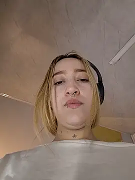 MollyCruz online show from December 19, 10:33 am