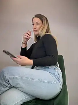 HotXMom online show from January 27, 7:35 am