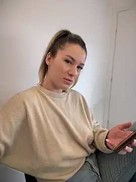 HotXMom online show from February 21, 4:51 am