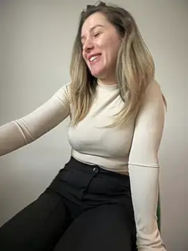 HotXMom online show from March 7, 7:19 am