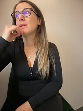 HotXMom online show from December 2, 7:14 am