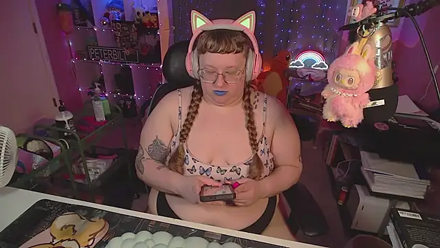 Snapshot of FatVeronica chatting on March 27, 4:29 pm FatVeronica online show from March 27, 4:29 pm