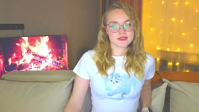 Snapshot of Aurora_Golden1 chatting on December 12, 7:48 pm Aurora Golden1 online show from December 12, 7:48 pm