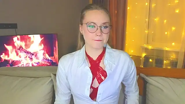 Snapshot of Aurora_Golden1 chatting on December 14, 4:31 pm Aurora Golden1 online show from December 14, 4:31 pm