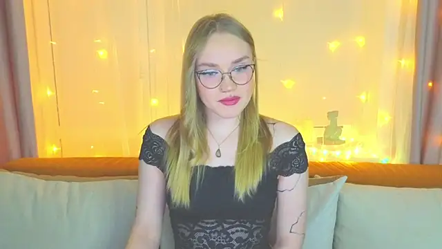 Snapshot of Aurora_Golden1 chatting on January 31, 3:44 pm Aurora Golden1 online show from January 31, 3:44 pm