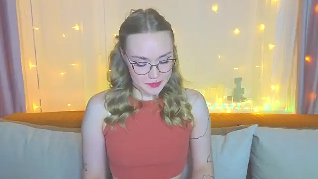 Snapshot of Aurora_Golden1 chatting on February 2, 7:25 pm Aurora Golden1 online show from February 2, 7:25 pm