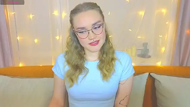 Snapshot of Aurora_Golden1 chatting on February 25, 3:38 pm Aurora Golden1 online show from February 25, 3:38 pm