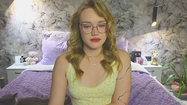 Snapshot of Aurora_Golden1 chatting on October 18, 5:25 pm Aurora Golden1 online show from October 18, 5:25 pm