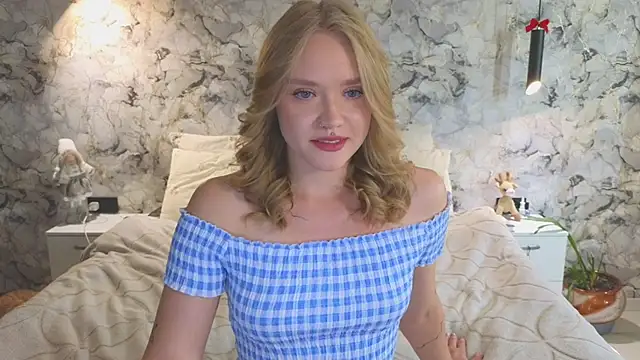 Snapshot of Aurora_Golden1 chatting on July 9, 2:59 am Aurora Golden1 online show from July 9, 2:59 am