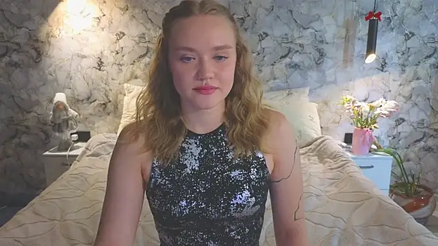 Snapshot of Aurora_Golden1 chatting on July 19, 5:22 am Aurora Golden1 online show from July 19, 5:22 am