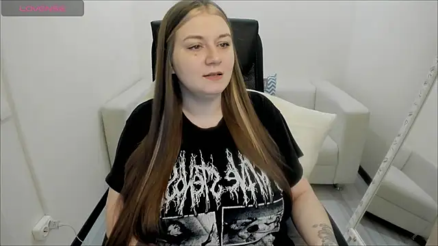 Snapshot of AlisaBacker chatting on December 11, 8:04 am AlisaBacker online show from December 11, 8:04 am