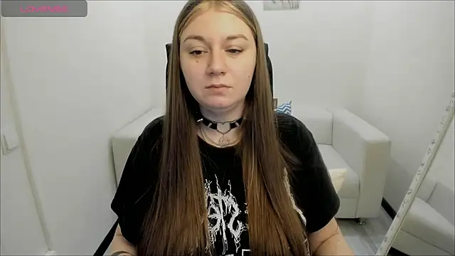 Snapshot of AlisaBacker chatting on December 11, 11:19 am AlisaBacker online show from December 11, 11:19 am