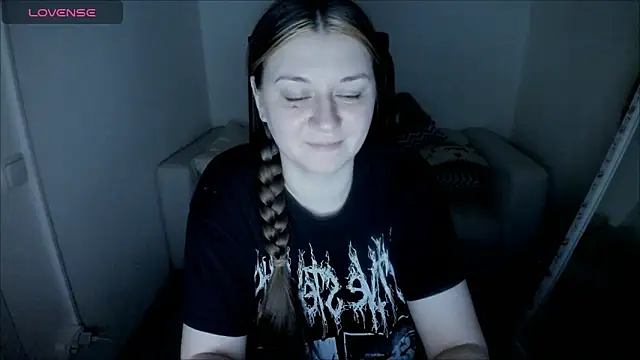 Snapshot of AlisaBacker chatting on December 26, 7:35 am AlisaBacker online show from December 26, 7:35 am