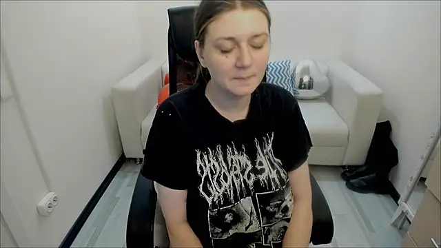 Snapshot of AlisaBacker chatting on February 21, 1:22 am AlisaBacker online show from February 21, 1:22 am