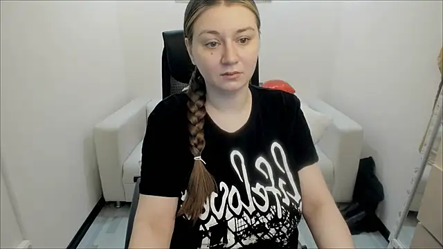 Snapshot of AlisaBacker chatting on February 24, 9:31 pm AlisaBacker online show from February 24, 9:31 pm